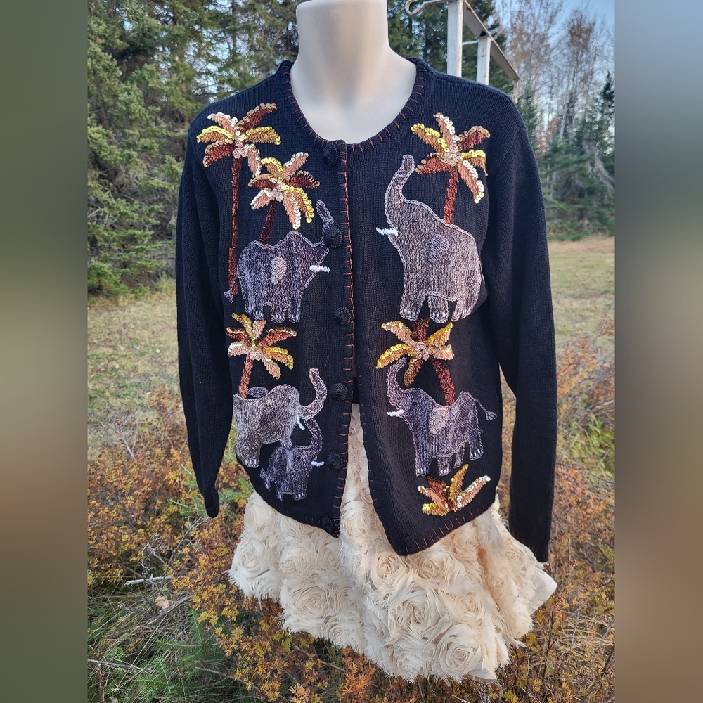 "Plenty of 🐘 Elephants" VICTORIA HARBOUR Sweater